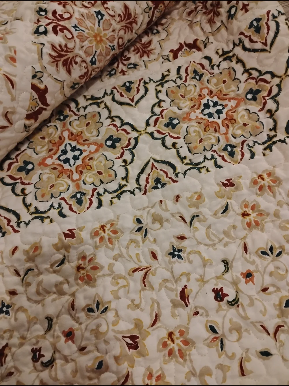 Madison Park Rust and Cream Floral Reversible Quilted Bed Cover With Sham .Twin